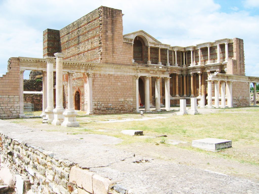 sardis-2-gymnasium-1